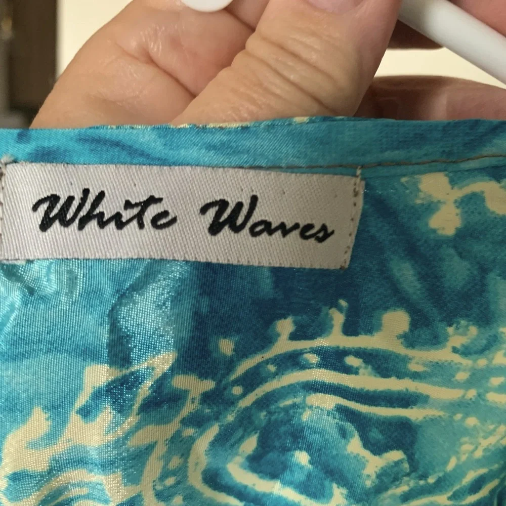 White Waves Silk Blend Kimono Cardigan - One Size NWOT🌴